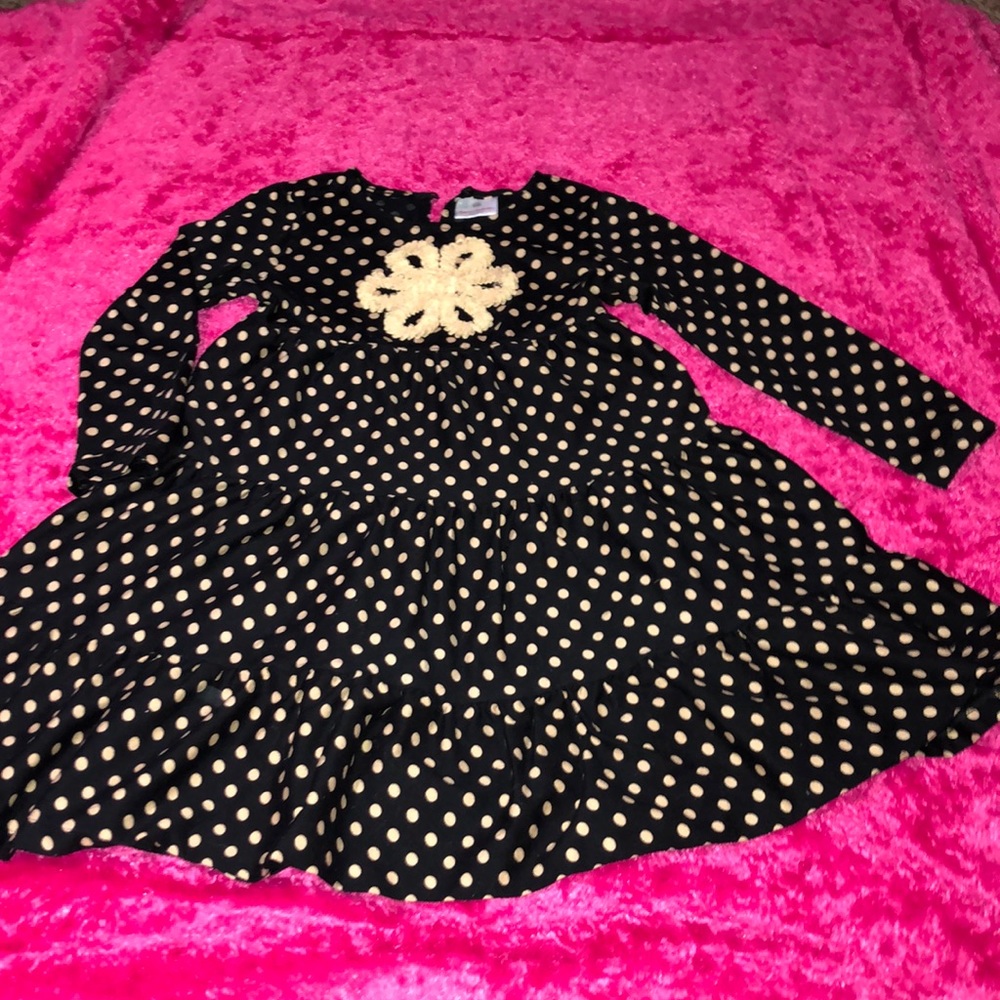 Girls size 6 dress embellished w/ yellow flower